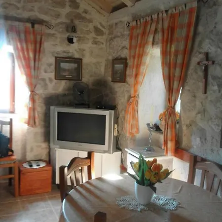 Holiday B&d - One Bedroom Holiday With Terrace *